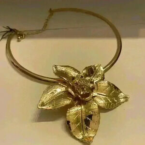 Oversize flower statement necklace -  new with tags
